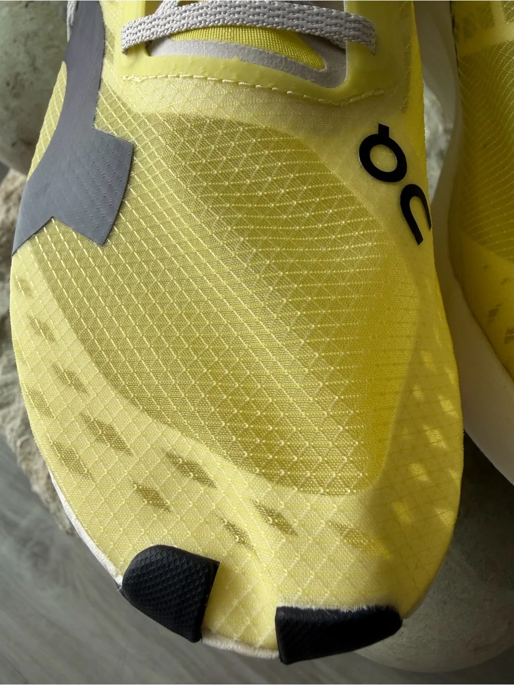 On Cloudboom Strike Men’s Running Shoes US 8.5 Limelight Wolf Carbon Racing